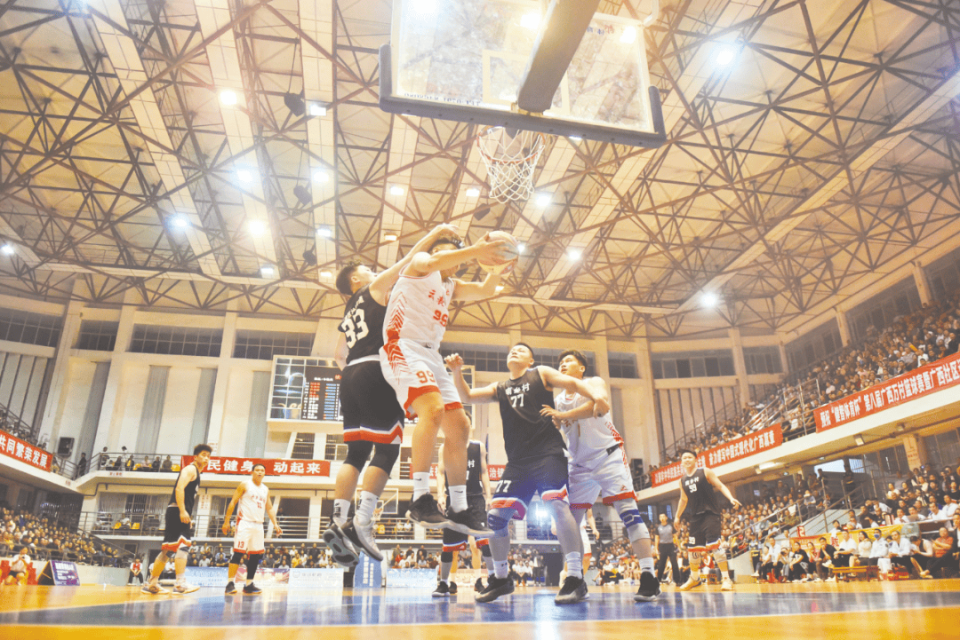 篮球明星赛吸引球迷狂欢，场场精彩对决的简单介绍