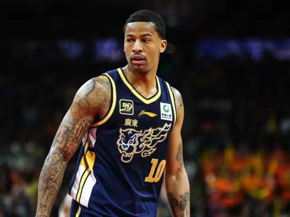 激烈对抗不断升级，CBA联赛赛场火药味十足的简单介绍