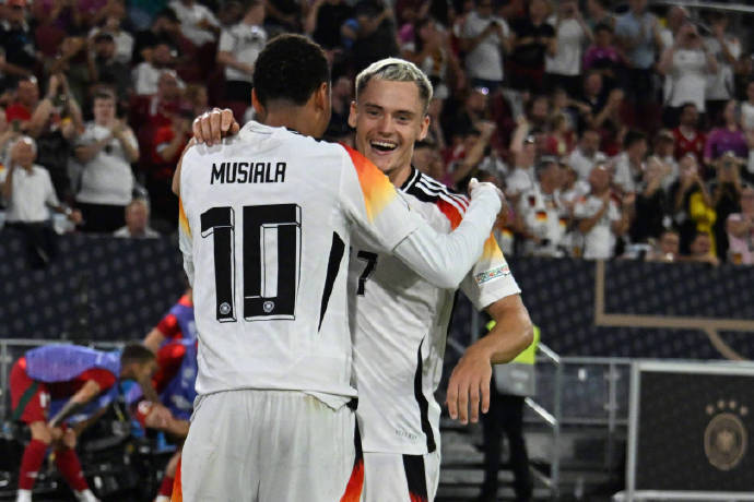 英格兰大胜匈牙利，轻松突围小组