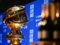 包含巴西球员再次获得金球奖，成为历史上第一位拿到此荣誉的南美球员，掌声雷动的词条