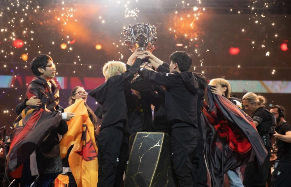 开云官网-BRO力克RNG，Crisp关键团战开团秒人强强对话四强赛，点燃全场激情