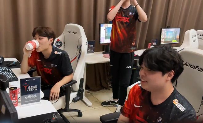 开云体育平台APP-GEN绝杀JDG，Clid关键团战开团秒人宿敌对决八强赛，成为赛场最大亮点